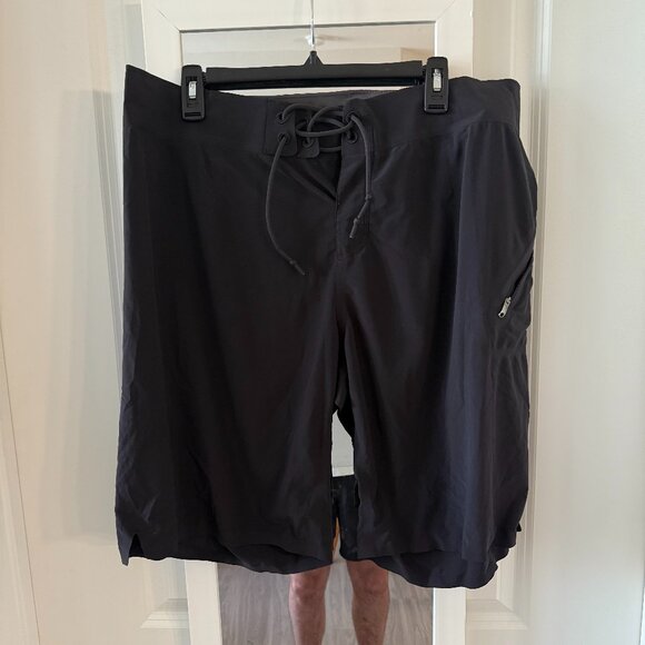 Lululemon Men's Swim Shorts Size 38 Color Black - Picture 1 of 4